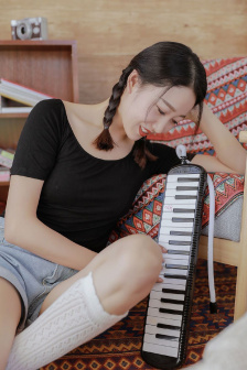 大龟慢慢挺进女友闺蜜的体内视频